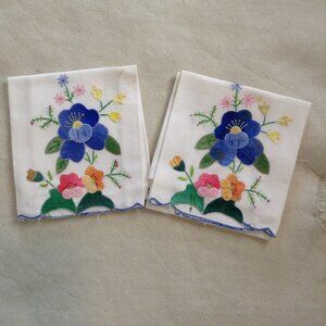 VTG MCM Hand Embroidered Appliqued (2) Guest Towels. 15x20" Floral, kitchy, Cute